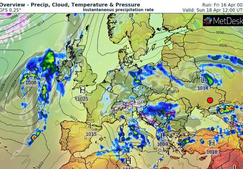 Циклон несет мокрый снег и похолодание: &quot;печальный&quot; прогноз на выходные (карта)